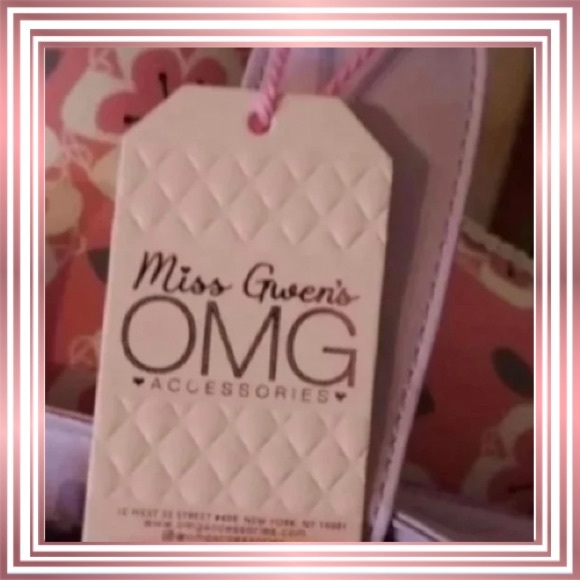 OMG ACCESSORIES “Miss Gwen” Pink Unicorn Duffle Bag - Picture 6 of 6
